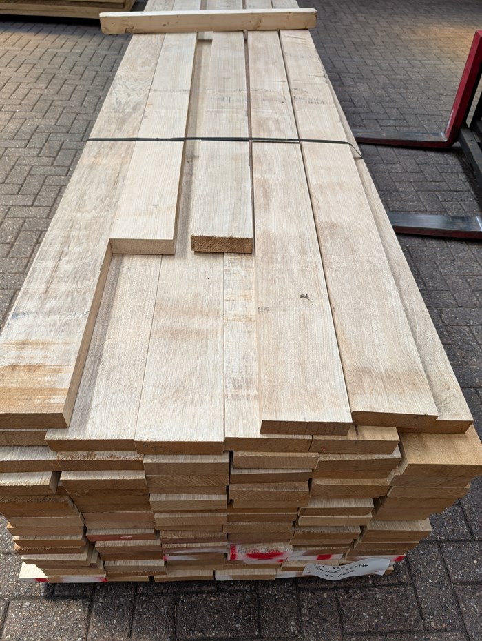 Lotje 136 | Fraké 42x140mm, geschaafd